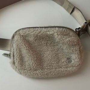 Lululemon Sherpa belt bag